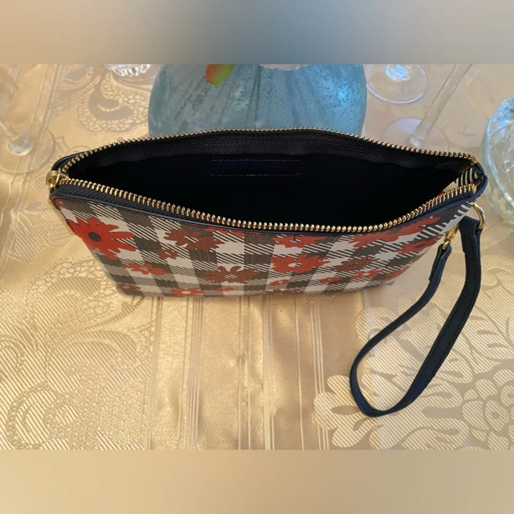 Tommy Hilfiger wristlet/ pouch